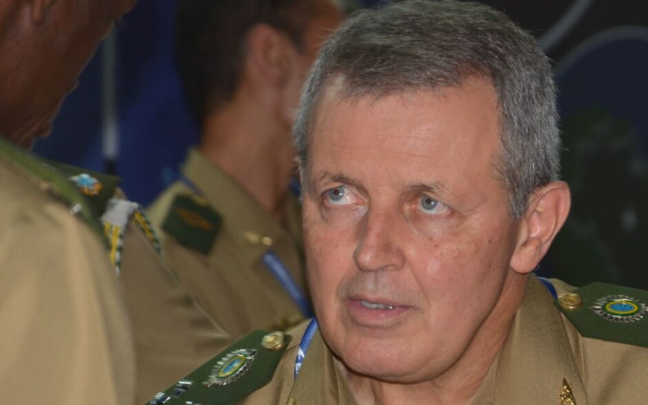 A esdrúxula e inesperada metamorfose do Exército Brasileiro: dobra o número de militares que passam temporariamente pela força