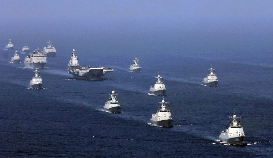 Tensões navais no Indo-Pacífico devido ao encontro entre a frota chinesa e um porta-aviões dos EUA aumentam o risco de confronto direto em uma das regiões mais disputadas e militarizadas do planeta