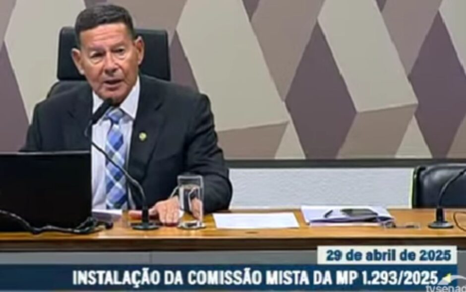 Comissão para analisar reajuste dos militares foi instalada e tem dois generais no comando