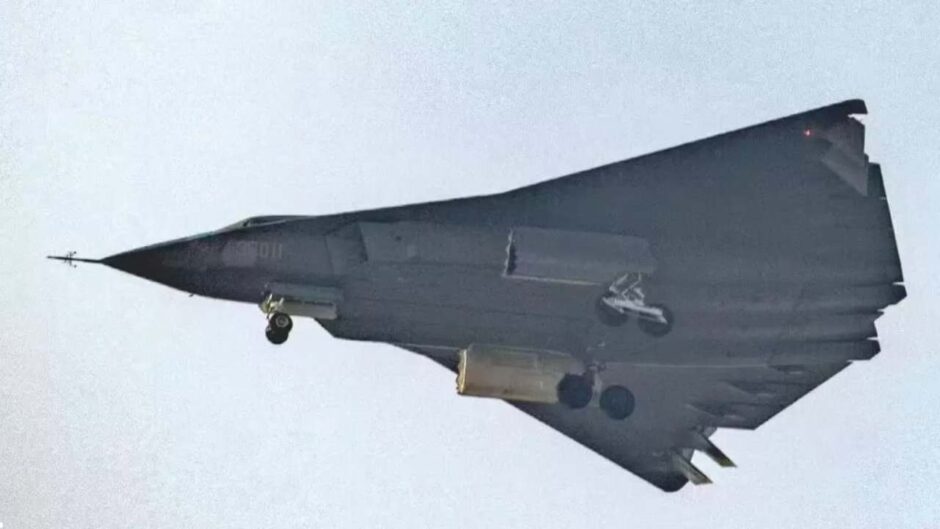 Novo jato futurista da China chama atenção de especialistas e reacende debate sobre os rumos da aviação militar global