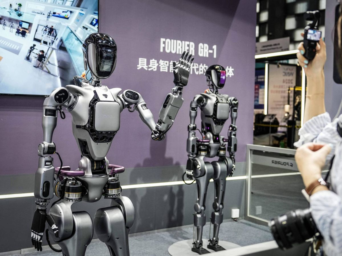 China assume protagonismo na corrida armamentista e choca o mundo ao apresentar robôs militares com inteligência artificial capazes de substituir soldados em combate real nos próximos anos
