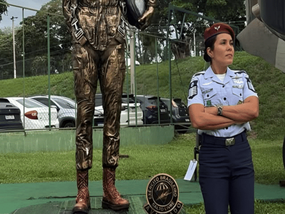 Sargento da Força Aérea Brasileira quebra barreira e faz história no paraquedismo militar ao se tornar a primeira mulher a conquistar o título de Mestre de Salto Livre
