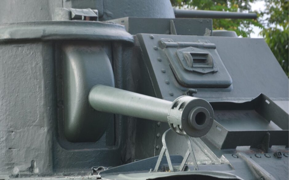 Tanque M3 Lee em praça de São Gonçalo atrai a atenção: mas, definitivamente, poucos sabem o que significa e para que serviu