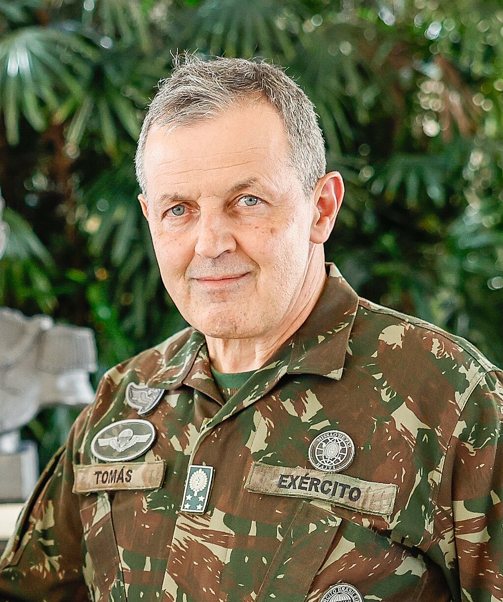 Um general vive como rei? Entenda por que o salário deles está dividindo opiniões nas redes
