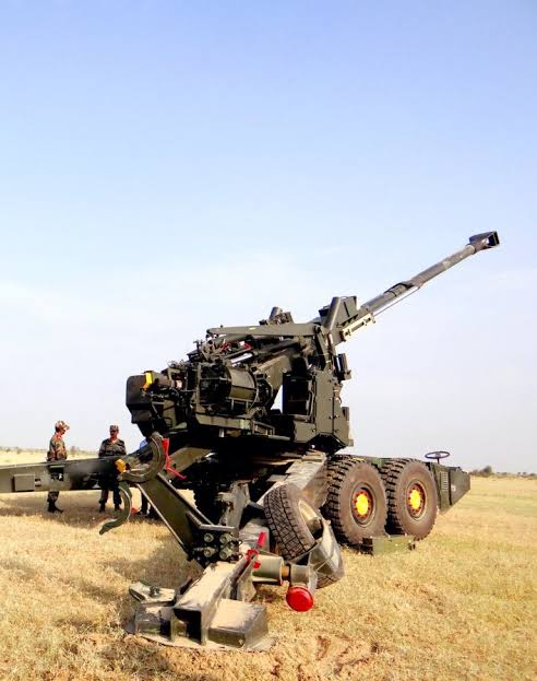 Exército indiano firma maior contrato de defesa da história e adquire 307 canhões ATAGS e 327 veículos de artilharia para enfrentar China e Paquistão