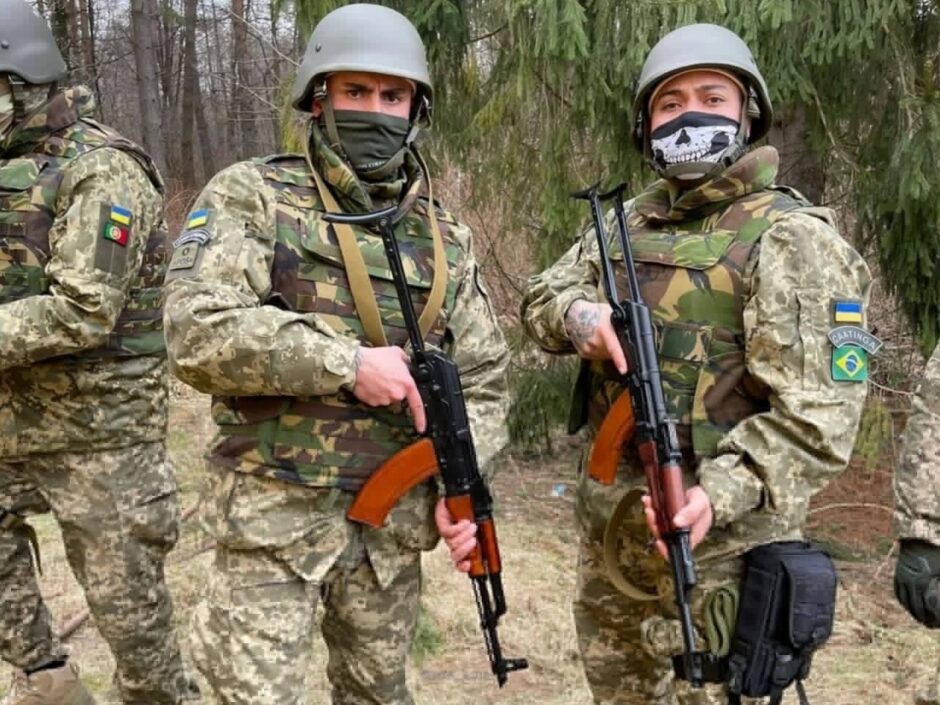 Salário de até R$ 25 MIL, treinamento com drones e armamento de ponta! A Ucrânia está recrutando militares estrangeiros e brasileiros estão embarcando nessa