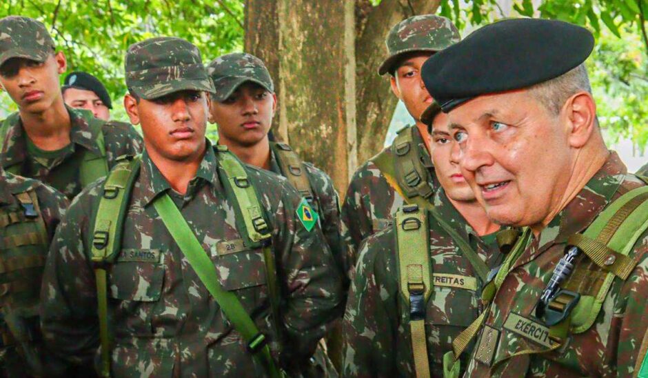 Comandante do Exército alerta brasileiros sobre ameaças e pede atenção redobrada para proteção do país devido ao aumento dos investimentos em defesa no mundo