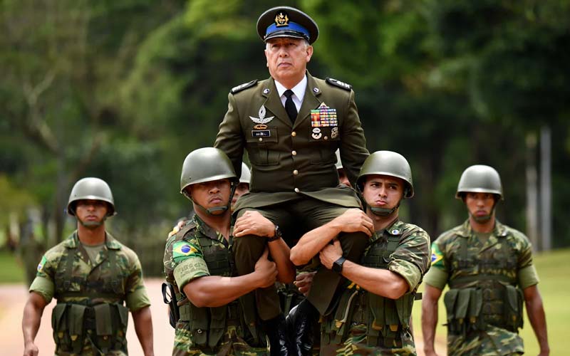 A verdade sobre o reajuste dos militares: generais ganham 20 vezes mais do que os soldados — Militares ainda estão na lanterna do funcionalismo, exceto pelo alto oficialato