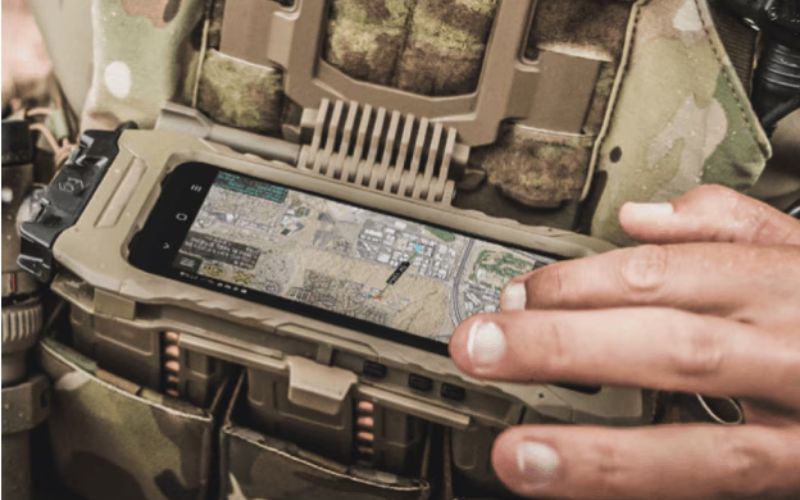 Smartphones táticos da Samsung surpreendem com recursos secretos de combate, modo furtivo e tecnologia de guerra usados por unidades de elite do Exército em missões confidenciais
