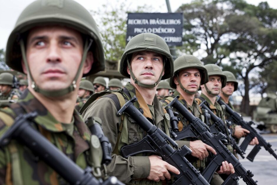 Ucrânia oferece até R$ 25 mil para brasileiros se alistarem como combatentes na guerra; cinegrafista da Amazônia larga tudo para lutar contra a Rússia, mesmo diante de riscos fatais e promessas não garantidas