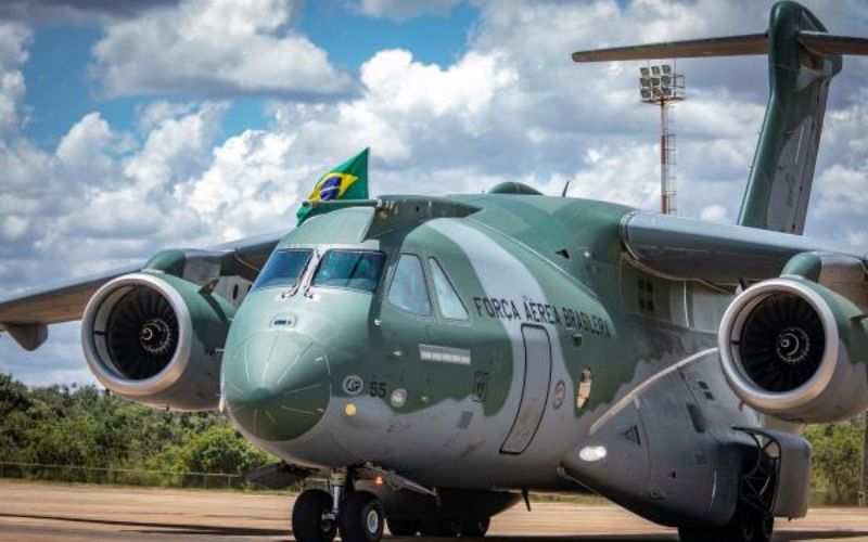Embraer decola globalmente: tensão EUA-China não freia trajetória rumo a US$ 10 bi e eVTOL com 3 mil cartas de intenção