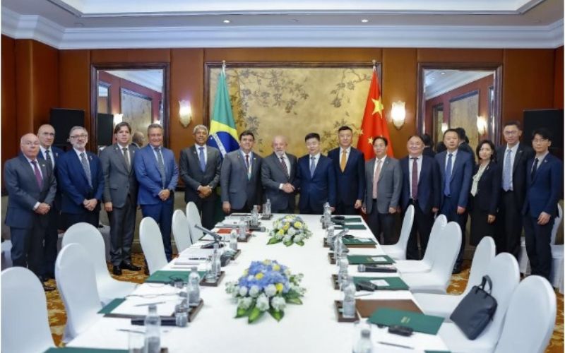 Oferta irrecusável? China promete salvar Avibras e rearmar Forças Armadas, mas negociação com Norinco pode repetir tragédia da Engesa nos anos 90