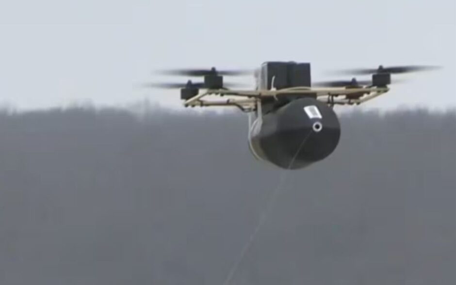 Os drones de fibra ótica se tornaram a nova vedete da guerra: o que parece um retrocesso na verdade é um drible nas defesas anti-drone