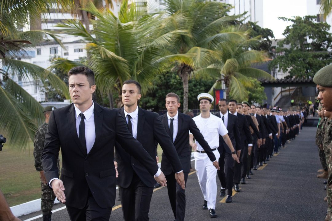 Concurso do Exército abre vagas para profissionais de saúde, técnicos e religiosos — com salários e aposentadoria integral
