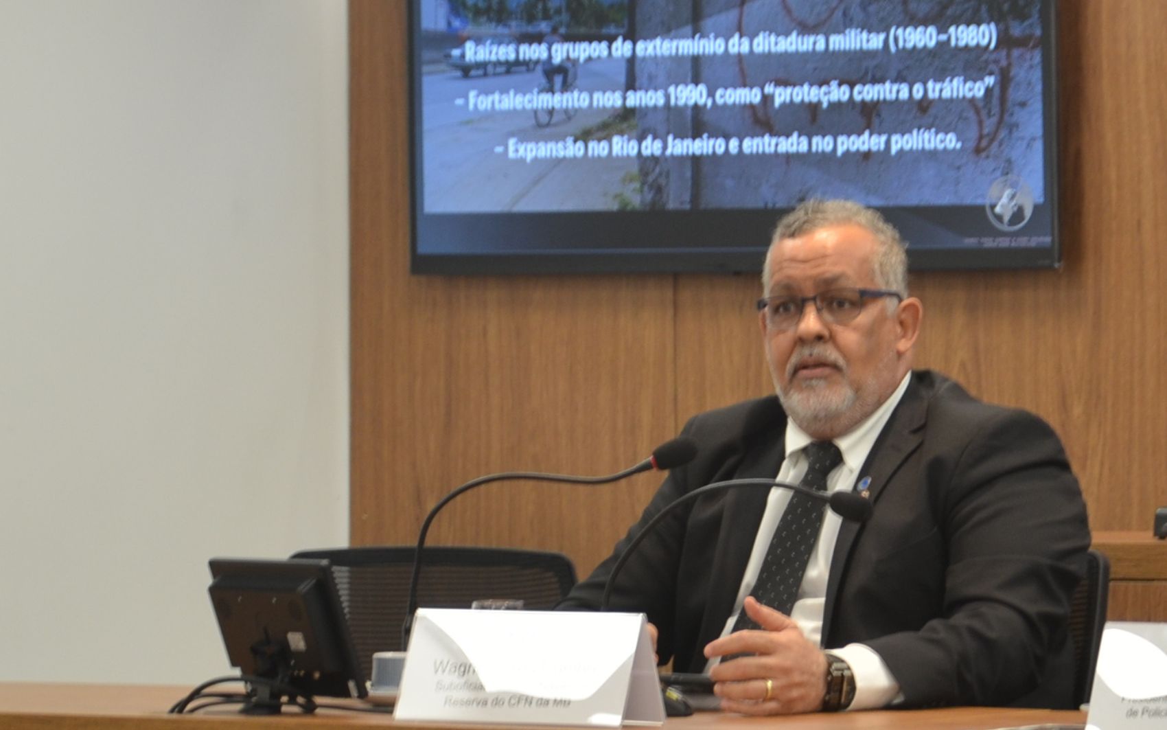 Grupos paramilitares e o assédio sobre membros das Forças Armadas: palestra expõe falta de coragem para lidar com o problema do crime organizado