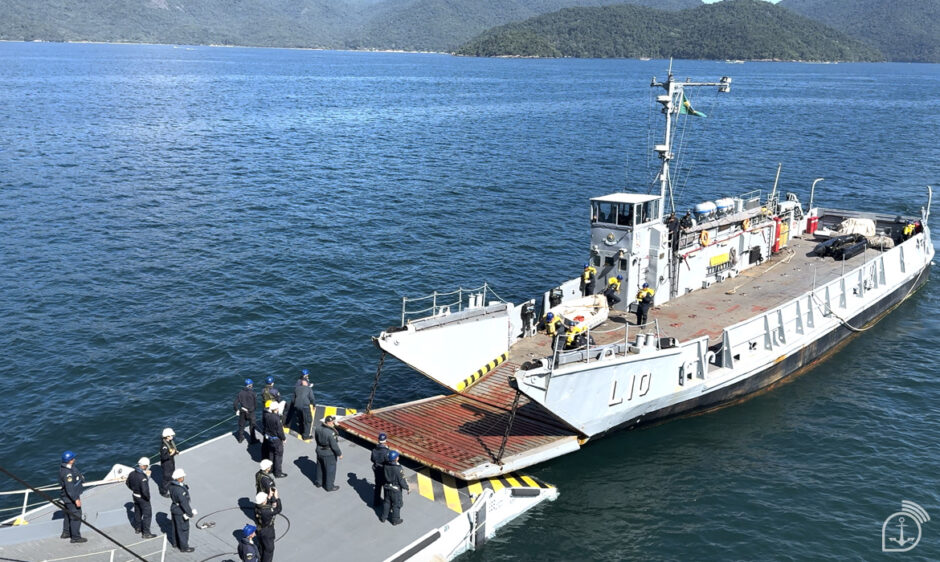 Marinha do Brasil realiza operação de guerra naval com 1.500 militares, submarino e ataques aéreos, incluindo lançamento real do míssil ‘Aspide’