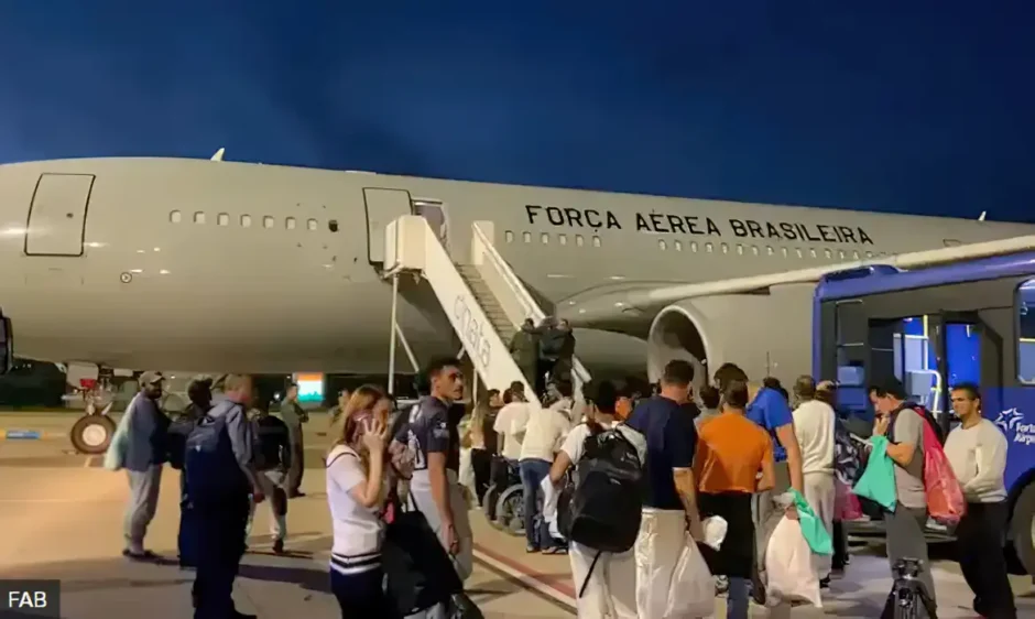 Governo libera verba milionária para Força Aérea transportar deportados em voos da FAB após denúncias de maus-tratos nos Estados Unidos