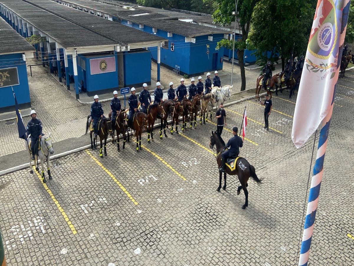 Comandante da PMERJ destaca importância da cavalaria em evento no RJ: Regimento de Polícia Montada é homenageado por sua atuação tática e social, mostrando como tradição e tecnologia caminham juntas na segurança pública