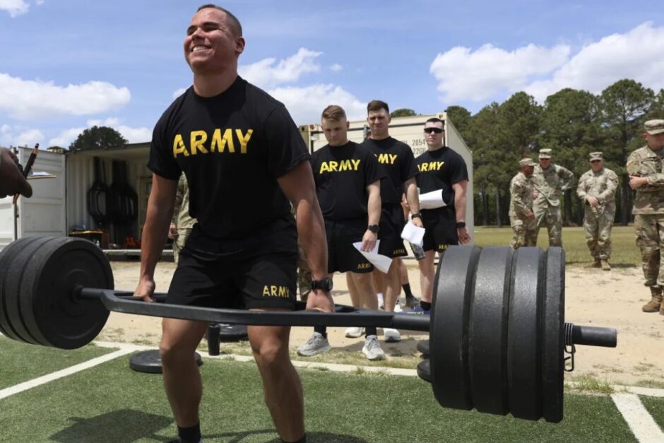 “Padrões neutros de aptidão física”: Exército dos EUA impõe novas regras e exige que mulheres passem pelo mesmo teste físico dos homens a partir de 2026